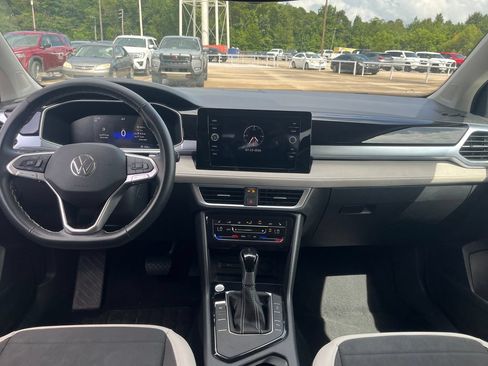 Used 2025 Volkswagen Taos SE FWD image 13
