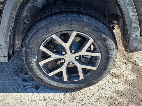 Used 2025 Jeep Grand Cherokee Limited image 24