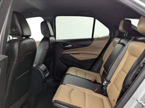 Used 2022 Chevrolet Equinox Premier AWD/4WD image 17