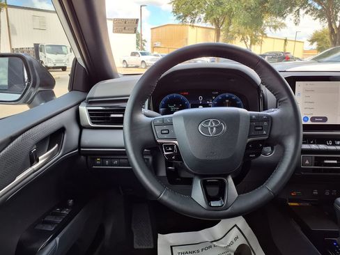 Used 2025 Toyota Camry XSE FWD image 16