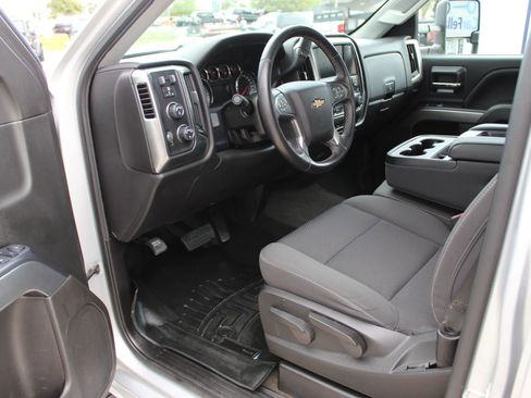 Used 2018 Chevrolet Silverado 1500 LT w/ Trailering Package image 12