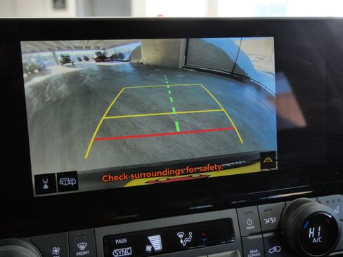 Certified 2025 Toyota Grand Highlander AWD image 32