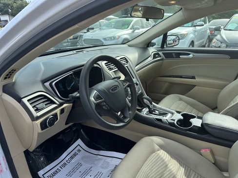 Used 2016 Ford Fusion SE FWD image 7