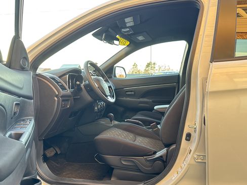 Used 2025 Mitsubishi Outlander Sport AWD image 9