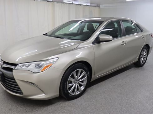 Used 2015 Toyota Camry XLE FWD image 3