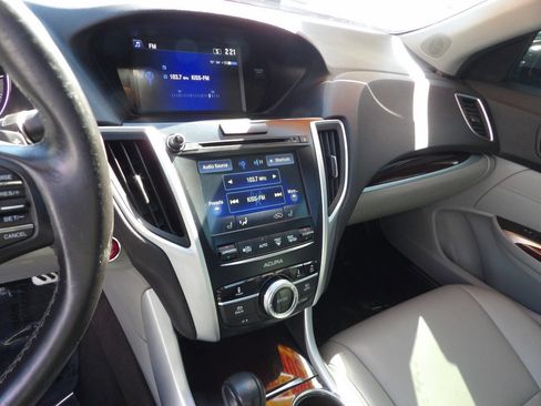 Used 2017 Acura TLX FWD image 7