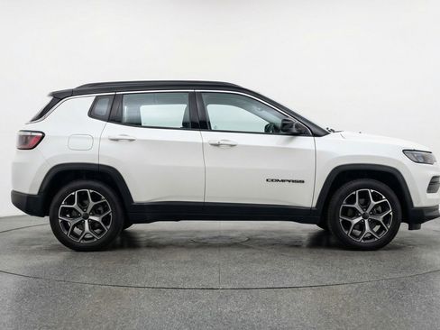 Used 2025 Jeep Compass Limited AWD/4WD image 11