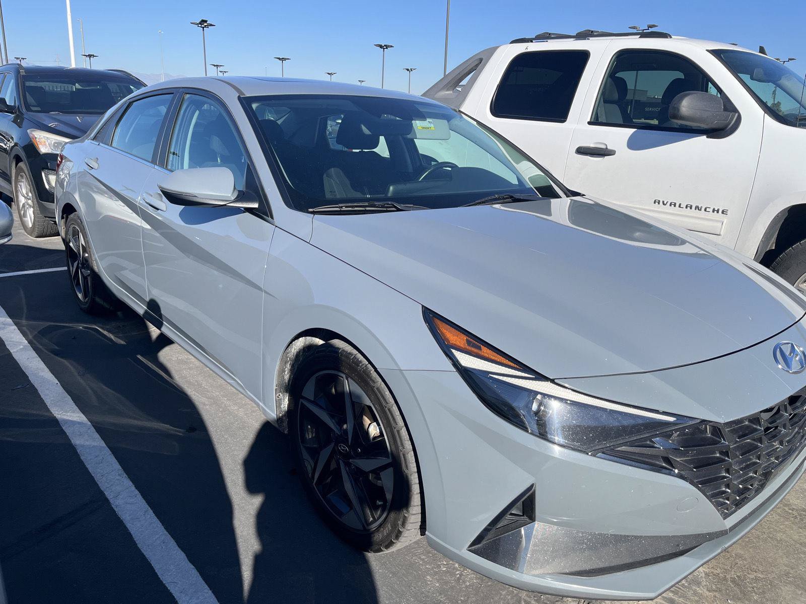 Used 2021 Hyundai Elantra SEL w/ Convenience + Premium Package FWD image 3