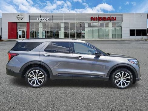 Used 2025 Ford Explorer ST-Line AWD/4WD image 3