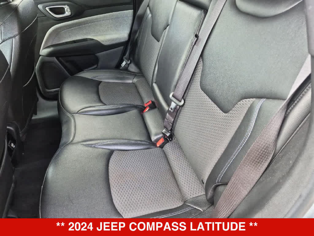Used 2024 Jeep Compass Latitude AWD/4WD image 19
