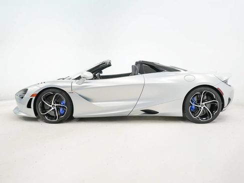 Used 2026 McLaren 750S Spider RWD image 2