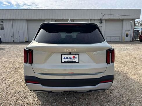 New 2026 Kia Sorento LX FWD image 8