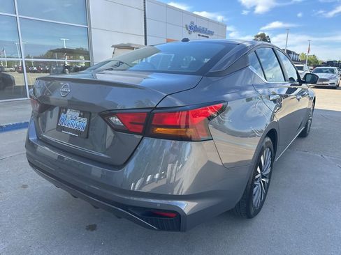 Used 2025 Nissan Altima 2.5 SV FWD image 5