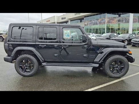 Used 2022 Jeep Wrangler Unlimited Sahara image 9