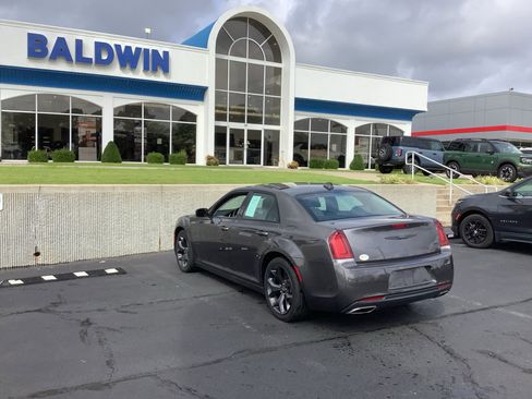 Used 2021 Chrysler 300 Touring w/ Sport Appearance Package image 5