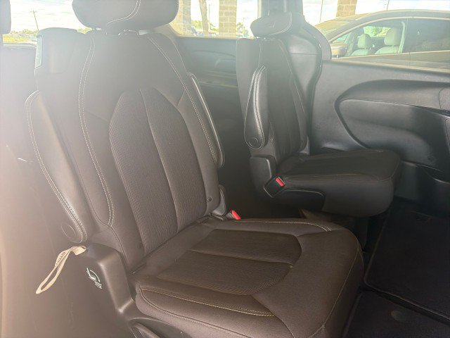 Used 2023 Chrysler Pacifica Touring FWD image 27