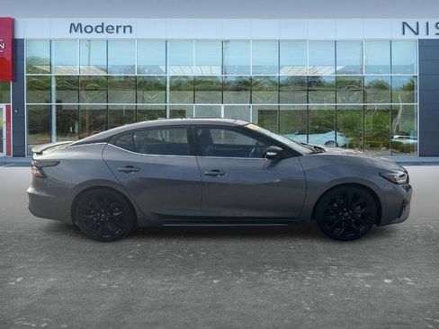 Certified 2023 Nissan Maxima SR w/ Sport Mat Group FWD image 4
