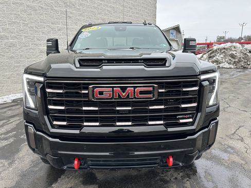 Used 2024 GMC Sierra 2500 AT4X image 3