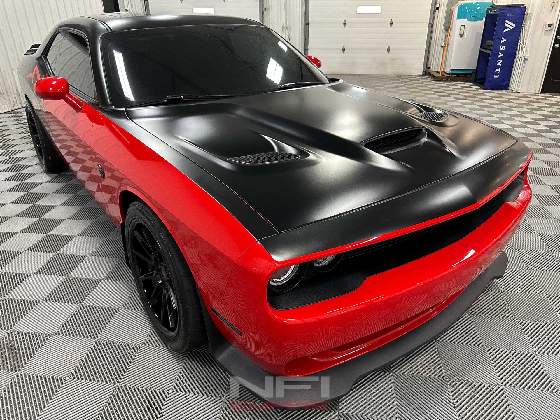 Used 2016 Dodge Challenger SRT Hellcat RWD image 5