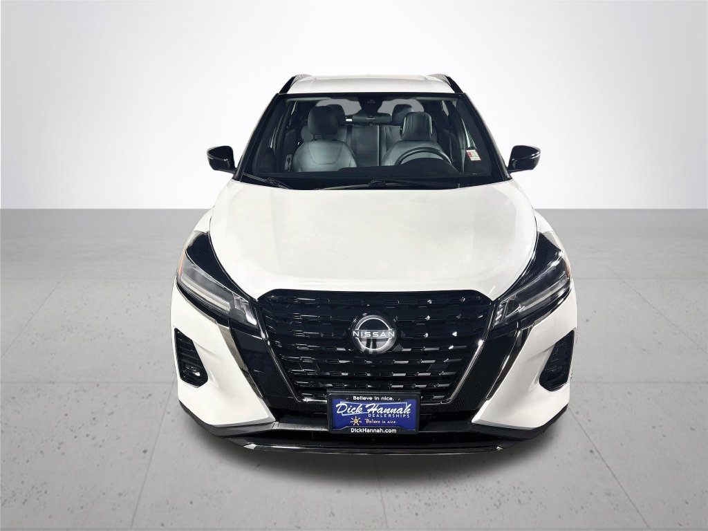 Used 2024 Nissan Kicks SR w/ SR Premium Package FWD image 3