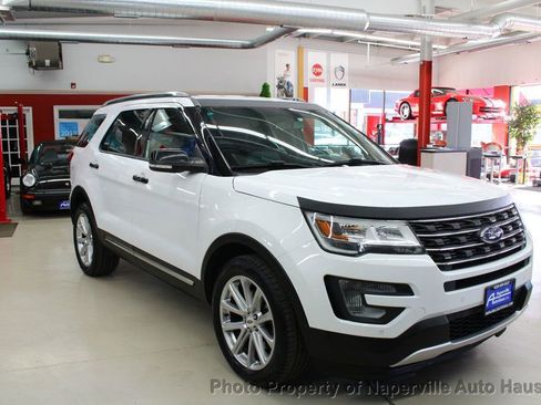 Used 2017 Ford Explorer XLT w/ Equipment Group 202A AWD/4WD image 40