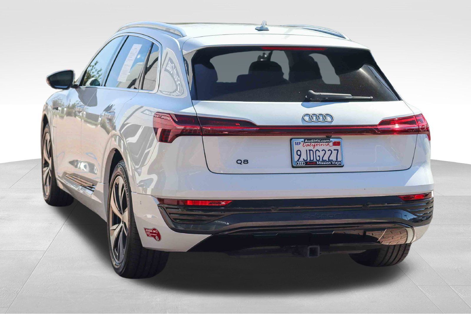 Used 2024 Audi Q8 e-tron Premium Plus w/ Premium Plus Package AWD/4WD image 5
