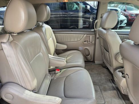 Used 2010 Toyota Sienna XLE image 48