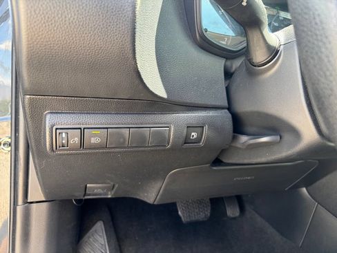 Used 2025 Toyota Corolla LE FWD image 30