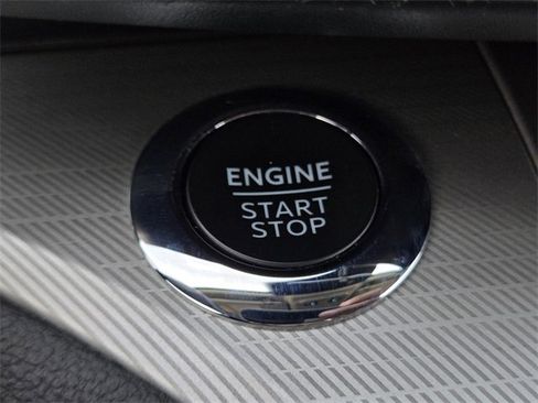 Used 2022 Ford Explorer XLT w/ Equipment Group 202A image 24