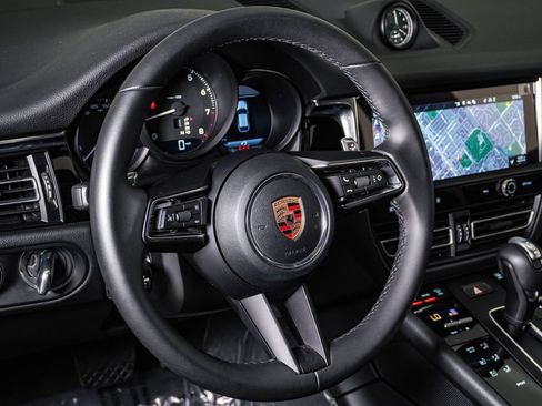 Certified 2026 Porsche Macan AWD/4WD image 18