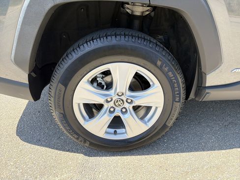 Used 2021 Toyota RAV4 XLE w/ Convenience Package AWD/4WD image 17