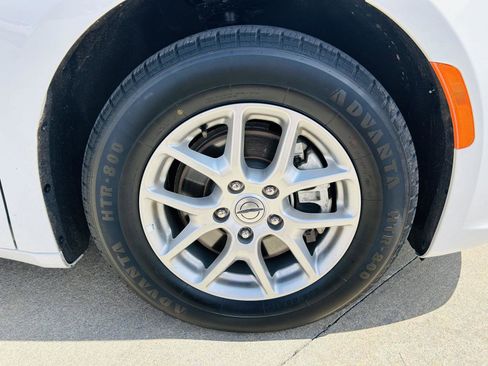 Used 2025 Chrysler Pacifica Select FWD image 40