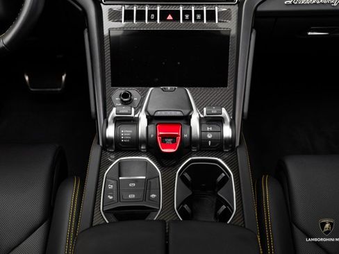 Used 2023 Lamborghini Urus S image 36