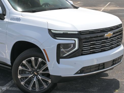 New 2026 Chevrolet Suburban High Country AWD/4WD image 38