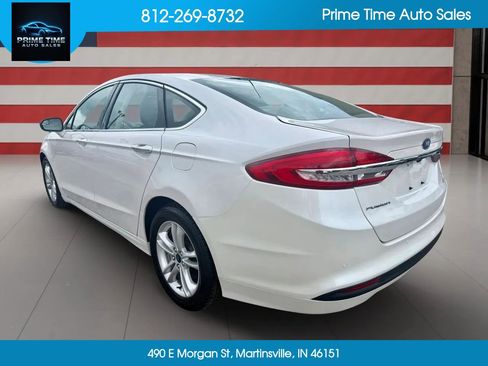 Used 2018 Ford Fusion SE w/ Fusion SE Technology Package FWD image 2