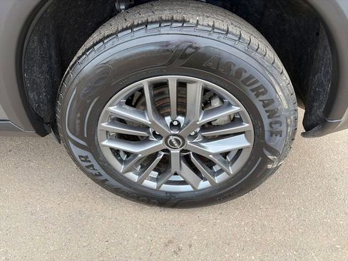 Used 2023 Nissan Rogue S image 14