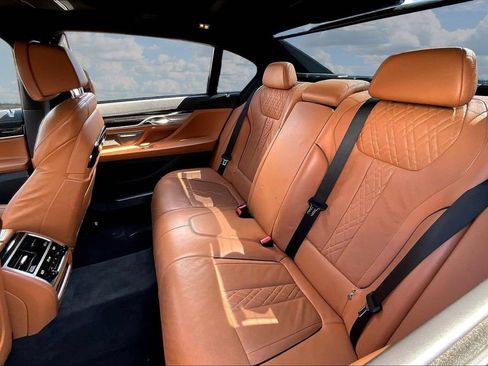 Used 2020 BMW 740i w/ M Sport Package RWD image 22