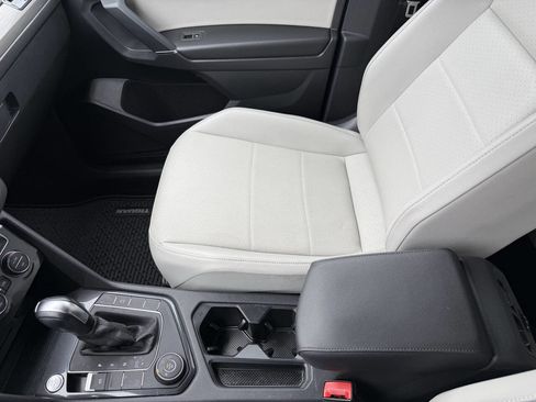 Used 2020 Volkswagen Tiguan SE image 22