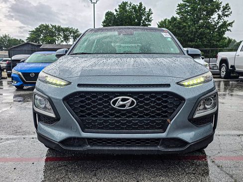 Used 2021 Hyundai Kona SE FWD image 2