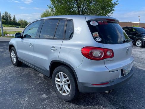 Used 2011 Volkswagen Tiguan S image 4