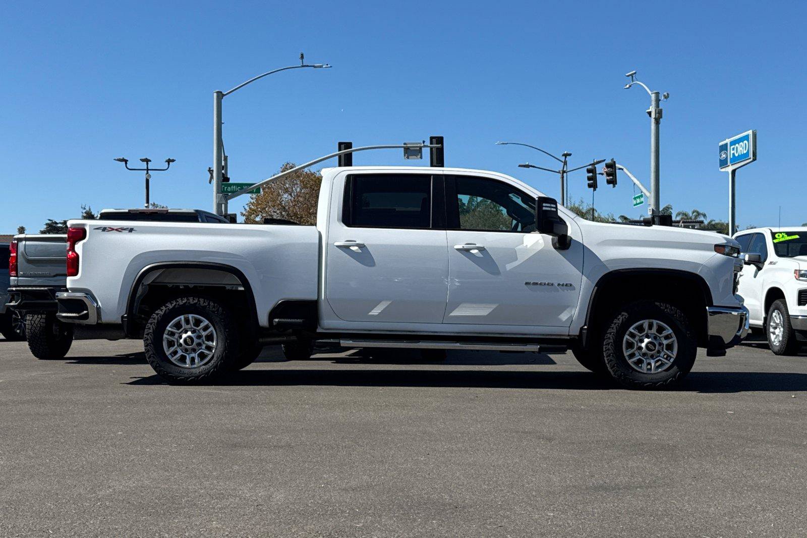 Used 2025 Chevrolet Silverado 2500 LT w/ Safety Package AWD/4WD image 4
