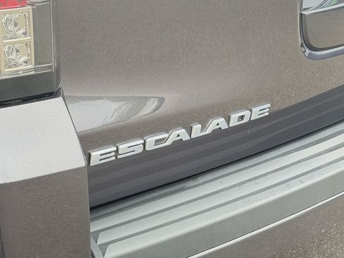 Used 2018 Cadillac Escalade Platinum AWD/4WD image 34