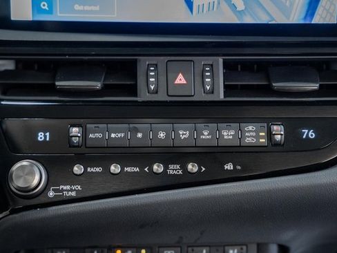 Used 2023 Lexus ES 300h w/ Luxury Package image 20