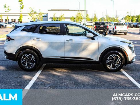 Used 2025 Kia Sportage LX FWD image 9