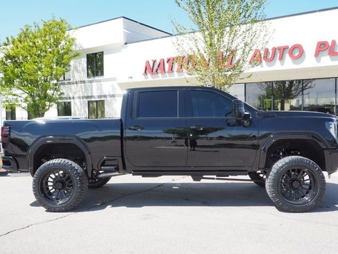 Used 2026 GMC Sierra 3500 Denali w/ Technology Package AWD/4WD image 8