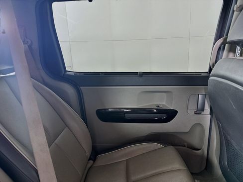 Used 2016 Kia Sedona EX FWD image 24