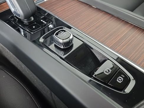 Certified 2023 Volvo XC60 B5 Plus w/ Climate Package image 20