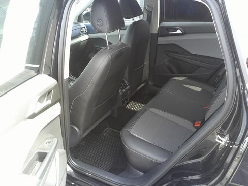 Used 2022 Volkswagen Taos SE w/ IQ.Drive SE Package AWD/4WD image 27