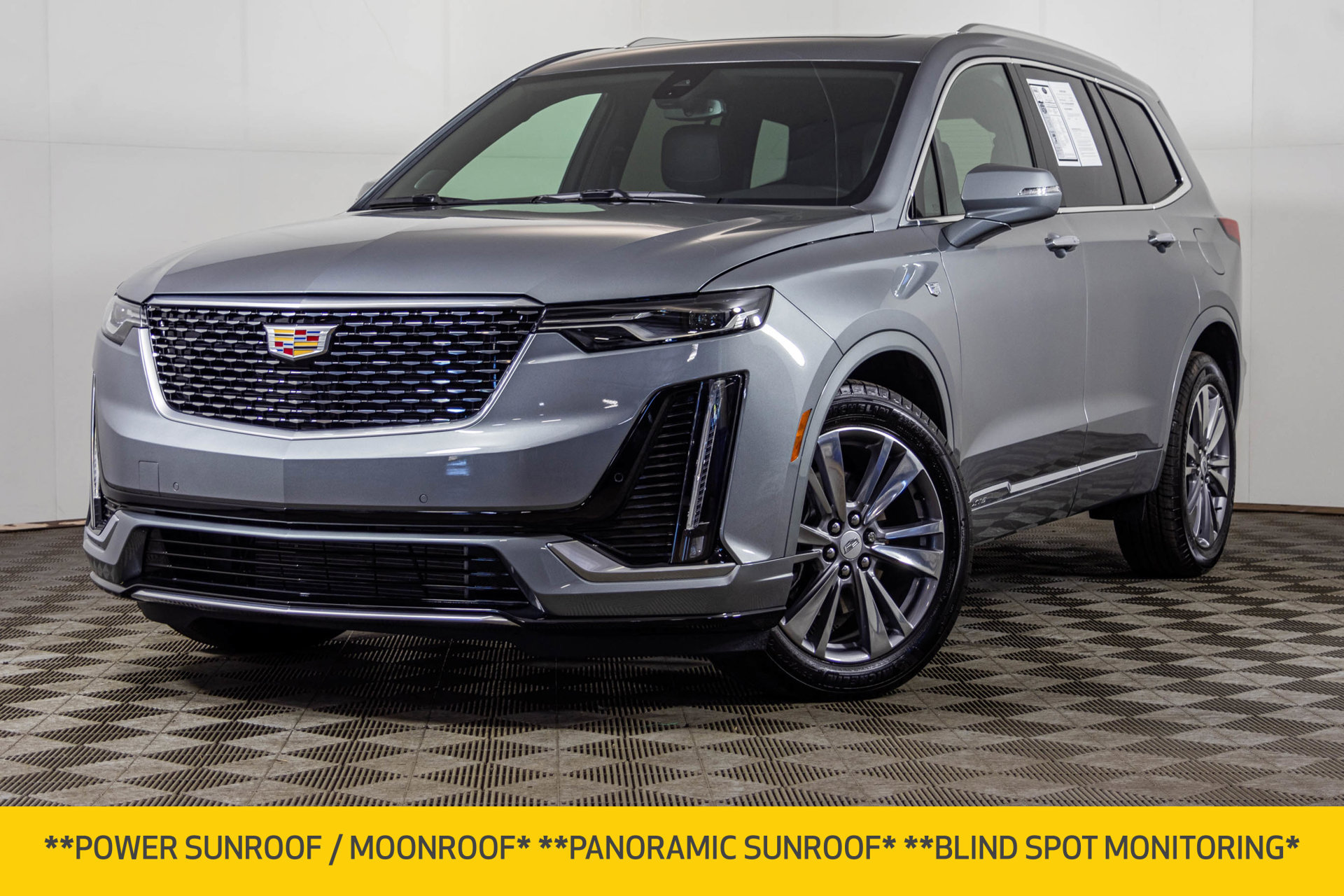 Used 2025 Cadillac XT6 Premium Luxury AWD/4WD image 2