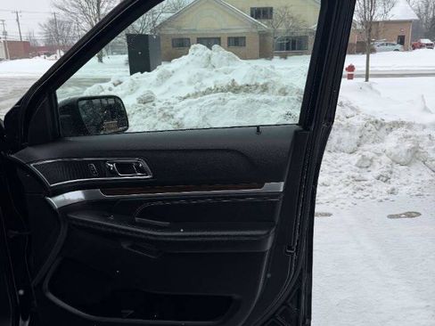 Used 2016 Ford Explorer Limited w/ Equipment Group 301A image 40